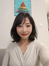 人生漫长，晴雨交加，但若是心怀热爱。即使岁月荒芜，亦能奔山赴海，静待一树花开。配图