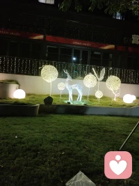 你走过的每一步，无论深浅，都在构筑通向更完整自我的道路。
你比你以为的更坚韧。
我愿在此，见证你生命故事中每一个勇敢的篇章。
你的感受，是通往自我最真实的路径。
每一次倾诉，都是将心中的暗室推开一扇窗。
成长，有时是学会与不完美的自己温柔共处。
你不是在修复破碎，而是在重组光芒。
在情绪的迷雾中，你本就是自己的灯塔。
允许脆弱，是勇气的开始。
伤口也是光进入内心的地方，请相信你的复原力。
你带着所有答案而来，我愿做那面帮你照见的镜子。
看见即是疗愈的开始。
疗愈的种子，早已在你心中。
那些说不出口的，恰恰是你最需要被聆听的部分。
不必急于‘变好’，此刻的真实同样珍贵。配图