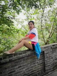 沒有不老的人生
只有不老的心態
人到中年
要用氣質戰勝顏值
微笑溫柔
所以即便滿臉皺紋
也要活成風景[呲牙]配圖