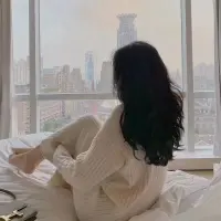 女人最好的歸宿，不是婚姻，而是經濟獨立，經濟獨立才是女人最大的底氣。一個女人可以沒有男人，但不能沒有錢。不要把一輩子的幸福，依靠在男人身上。女人掙錢是價值，長得漂亮是優勢，活得漂亮是本事，天生麗質不如天生勵志。努力賺錢并不是有多物質。而是讓自己不要因為錢而遷就誰。別人給你的再多，花起來不一定方便。自己賺的再少，花起來也得心應手。想買啥就買啥，不用手心向上，不用看別人臉色，這才是女人應該有的樣子。努力賺錢，不一定是責任，但絕對是尊嚴…配圖