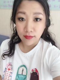 你不需要讨好他人，我们的生命不是用来讨好他人的，世界上没有一个人值得我们去讨好，除了我们自己，每个人活着都是为了享受生活，而不是被生活煎熬着，不要太去在意他人的眼光，要按自己喜欢的方式生活，做人没必要刻意去讨好谁，讨好别人只会委屈了自己，做人没那么复杂，你把我当回事，你的事就是我的事，你不把我当回事，你的事就不关我啥事，做自己才可以更自由更快乐，人生为自己而活！[太阳][太阳][太阳]配图