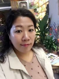 生活简单就迷人，人心简单就幸福，愿我们与时光落落为安，只记欢喜，不记忧愁！配图