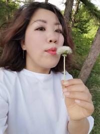 愿你三冬暖
愿你春不寒
愿你天黑有灯
下雨有伞
愿你善其身
愿你遇良人
暖色浮余生
有好人相伴
爱你们[爱心]配图