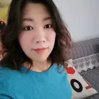 別讓情緒影響你的生活，學會自我調節，生活中，我們總會遇到一些讓人心煩意亂的事情，但別忘了除了生死其它都是小事，當你不開心時別忍著，表達出來吧，對于那些讓你不舒服的人保持距離，不想理的消息不回，不想看的臉色不看，人生在世，除了身體的疼痛，其它的痛苦大多源于我們的價值觀，生活中有很多值得你去做的事情，別把時間和精力浪費在不重要的事情上。不要讓消極情緒影響你的生活質量和健康，我們活著，不是為了取悅別人，而是為了取悅自已。隨著年齡的增長，你會明白，你就是你，你的痛苦只屬于你自己，你的疼憊也只屬于你自已，人生匆匆過，何必總是委屈自己呢，你來到人間是為了體驗快樂，不是為了替別人承擔痛苦和委屈，所以，讓自己活得舒坦，灑脫，才是對這一生最好的詮釋。配圖