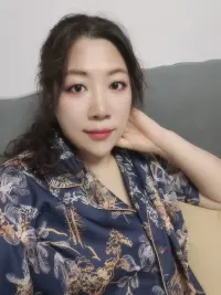 生活最好的状态是：人静、物简、心安；
幸福的秘诀就是：无忧、无虑、无病无灾。配图