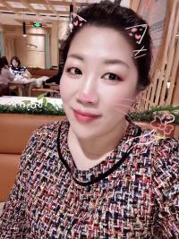 童心把快乐拥抱，微笑把容颜焕发，心好面必善。配图