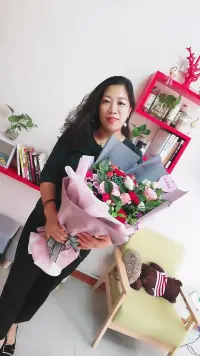作為女人，每天都要認真地打扮自已認真生活，打扮是為了愉悅自己，讓自己更加開心和自信，記住了，取悅自己比取悅別人更讓女人活得精彩。配圖