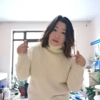 一个中年少女的能力是千锤百炼后的温柔大气，历经磨难后的淡定优雅，稳定的情绪，出众的气质，独立的人格，觉醒的灵魂和谁也拿不走的生存能力。配图