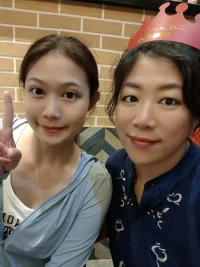 人应当一切都美，外貌衣着灵魂思想，虽然我们无法决定自己的长相，但我们可以把自己收拾的干干净净，细节初见性格，一个愿意花费时间和心思打扮自已的人，至少会是勤快积极热爱生活的，在最好的年纪，我们不要活得太随意，对自己要有要求。