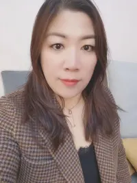 一個人的生命力是什么？是好好打扮自已，讓自己光彩照人，是好好與人交往，吸收養分，讓自己得到滋養，是好好沉淀自已，讓自己成為對別人有用的人。配圖