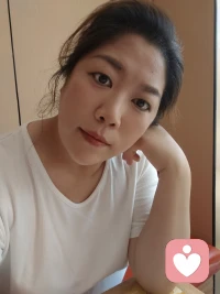 别把期待放任何人身上，
把心收回来，放在自己身上，
自己变得更好了，
才会让身边的一切都跟着好起来。配图