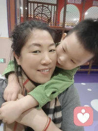 心怀感恩，前路皆坦途，
多记别人的好，少揪别人的短，
修一颗感恩心，福气自然来。