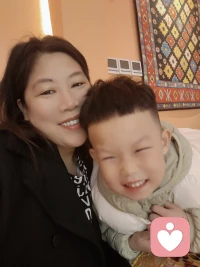 人心都是慢慢靠近的，
初见时，会为颜值心动，
相处久了，会被才华与温柔打动，
而真正能让一段关系走得长远的，
从来都是踏实、真诚、可靠的人品。

慢慢来，不慌不忙，
真心自会遇见真心，
温柔自会被温柔回应。配图