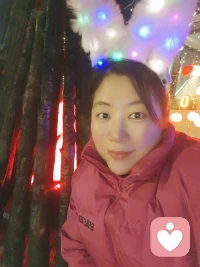 人到中年就别再那么拼命了吧，累了就歇一歇，错了就放一放，人生不是赶路，是感受一路的风景与温暖。配图