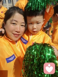 积极心态的人会自带亲和力，乐观豁达，待人温和，更容易被他人信任、喜欢，帮助别人，快乐自己。配图