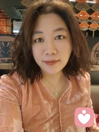一半清醒，一半释然；
一半烟火，一半随缘；
余生，随心、随喜、随安。