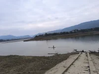 春天了，天地間到處彌漫著朝氣。

那些時令帶來的新鮮在心里閃光嗎？

成長不是憎恨那些舊有的，而是發(fā)生了新的。

綠葉在堅定的樹枝上發(fā)芽，新草在陳腐的枯草間出發(fā)。

定義價值是別人的目光還是自己的歡愉？

一個有價值的你=一個有價值的世界和他人。配圖
