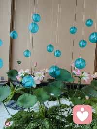 夢，還是把昨日翻閱了很多遍。

那是書頁翻動著心的聲響。

醒來的那聲嘆息把自己驚醒。

我竟然因為看清了人性而在數落這人性。

那是驚雷劃破天際的微笑。

明亮的月光終于照進了我心里。

我們的成長不是鄙視他人的“我執”。

了解人性的狹隘是為了寬容；

了解人性的喧囂是為了慈悲。

你只有承認他人生命的“我執”。

你才算真正放下了你生命的“我執”。

切不必用擔心的名義去高尚。

我的存在，是為了點燃心里愛的火光。配圖