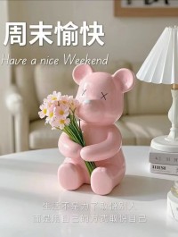 一、不要愁，十年后所有的事都只是下酒菜。 

二、日出东海落西山，愁也一天，喜也一天；遇事不钻角尖，人也舒坦，心也舒坦。 

三、人间相逢莫说苦，多少故事不由人，能谅人者自在，能饶人者路宽，生活的智慧就在于能把繁琐化为平静；能把复杂化为简单。让自己，持有一颗善于接纳的心。配图