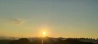 一、眼是一把尺，量人先量己；心是一杆秤，称人先称己。 

二、没有人是天生脾气好，最先道歉的人最勇敢；最先原谅的人最坚强；最先释怀的人最幸福。 

三、人生的前期，要是你越嫌麻烦，越懒得学，后来就越可能错过让你动心的人和事，错过新风景。成长就是：渐渐温柔，克制，朴素，不怨不问不记，安静中渐渐体会生命盛大。配图
