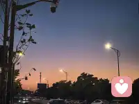 一、生命必須有裂縫，陽(yáng)光才能照進(jìn)來(lái)。路上有坎坷，人才變得堅(jiān)強(qiáng)起來(lái)。

二、不要讓他人偷走你的夢(mèng)想，這個(gè)世界會(huì)有很多人試圖用打擊、侮辱、質(zhì)疑將你擊垮，如果你在意，你將一無(wú)所成。

三、內(nèi)心的強(qiáng)大的人，能夠稀釋一切痛苦和哀愁；內(nèi)心的強(qiáng)大，能夠有效彌補(bǔ)你外在的不足；內(nèi)心的強(qiáng)大，能讓你無(wú)所畏懼地走在大路上，感到自己的思想，高過(guò)所有的建筑和山峰！配圖