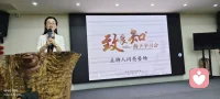 一、越己是对自己的重塑。每个人只有不断破除能力的边界，走出舒适区，才能拓展人生的宽度。

二、有的人即使取得了一定成绩，也仍然葆有开放的胸怀，虚心学习。保持空杯心态，敞开心扉接纳新知，你会发现，眼界变得更宽广了，人生的可能性也更多了。

三、人生旅途好比登山，辛苦到了半山腰，可以看到参天大树、满眼碧绿；如果不满足现状，继续迎难而上，抵达山顶，那目及之处皆是风景。越己，让你不断打破“心理高度”，获得不一样的视野和格局，理所当然，未来也必将可期。

美好的一天开始了！
早安，亲们！
