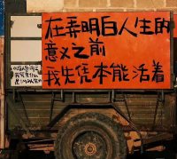 生活中，我们常常羡慕别人的成就，却忽略了他们背后付出的努力。就像看到有人在舞台上光芒万丈，却没看到他们在台下无数次的跌倒与爬起。其实，与其临渊羡鱼，不如退而结网，当你开始脚踏实地付出行动，那些曾经遥不可及的梦想，也会慢慢向你靠近。配图