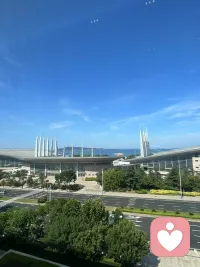 真誠：是指咨詢師應坦誠的面對來訪者，開誠布公、直截了當地與來訪者交流自己的態度和意見，不掩飾和偽裝自己。