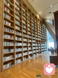 現實脫敏：是誘導來訪者緩慢地暴露在導致焦慮的情境中，并通過心理的放松狀態來對抗這種焦慮情緒，從而達到消除焦慮目的的一種治療方法。