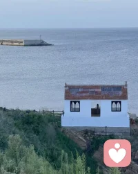 強迫癥有哪些誘發因素？
(1)負性情緒與生活事件:負性情緒與生活事件常常是強迫癥發病的導火索，如生活環境的變遷，人際關系不佳，責任加重，家庭不和、親人逝世和突然的驚嚇等。
(2)壓力:壓力使人容易恐懼、焦慮，強迫自己做某些固定事物，比如固定思維、行為模式來緩沖壓力。