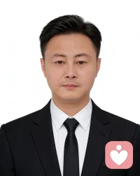 坐在燥热教室里，望着阳光照射的书页，吹着携薄荷味的清风，飘起的帘子下掩着少年炽热的梦.。配图