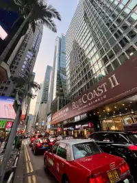 如果他在專業(yè)領(lǐng)域碾壓你，別躲閃。大方說：“能不能教我PPT排版？你上次做的讓客戶贊不絕口。” 被需要是男人的勛章。配圖