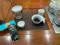 总在社交圈秀恩爱的，可能关起门最寂寞。真正的幸福不需要每天打卡证明。配图