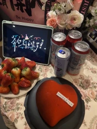 祝?今天過生日的人
生日快樂哦配圖