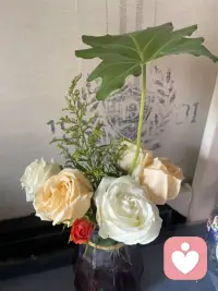 在这个快节奏的时代，大多数人忙着赶路，忙着工作，忙着照顾孩子，却没时间停下来照看自己的情绪和感受。
日常咨询中，我见过太多看似平静祥和的生活，实则暗流涌动，尤其独处、或不被理解时，自己像被困其中，伤心、难过、烦躁……无人理解，无处发泄。
我不想强行安抚你“想开点”，而是陪你一起
去拆解那些困住你的原生家庭命题 🎬；
去剖析那些源于亲密关系的自我消耗；
去梳理那些被生活误解积压的情绪。
这个过程就像打磨一块璞玉，我们需要耐心，也需要专业知识和技能。
如果你正苦于无人懂你的纠结，或者你想成为更好的自己，或者你受困于焦虑、内耗、迷茫、亲子关系、伴侣沟通……等问题，欢迎来聊聊。
我们不谈大道理，只做一次深度的“灵魂SPA”。