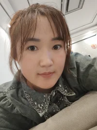 都说女人像本书，封面要漂亮，内容要精彩，不管在哪个年纪，都愿活成最好的模样，最美的鲜花，既温柔了岁月，又惊艳了时光。在跨入蛇年，迎来三、八“妇女节之际，衷心祝愿姐妹们，节日快乐，青春常驻，美丽潇洒，幸福安康！配图