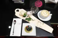 苦尽甘来终有时
一路向阳待花开


释义
苦日子总会有过去的时候，新的生活终有一天会到来，等到苦尽甘来的那一天，山河星月都做贺礼，你曾披星戴月走过的路，总有一天会繁花遍地。配图