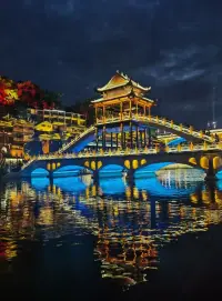 “别让别人为难， 也别让自己难堪。 
      格局大一点，有缘走不散，无缘求不来！”配图
