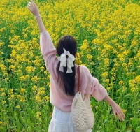 清醒做事，是本事； 糊涂为人，是智慧。 勿在别人心中修行自己，勿在自己心中强求别人。配图