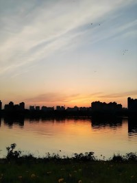 人生重要的不是所站的位置，而是所朝的方向。配图