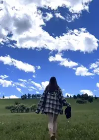 史貼生說“人有時需要獨自走走，聽聽街頭人群喧囂，看看巷尾草木生長，悲傷也成享受”配圖