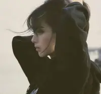 人生是一场醒悟

任何人的劝阻都不会让你大彻大悟，真能让你如梦初醒，看透人情世故的，只有经历、吃亏、后悔和受伤.

人教人，教不会，事教人，一次就好.吃亏和吃饭一样，吃多了就会成长.千万别去纠正别人，成年人的世界只有被筛选，没有被教育.

能说服一个人的从来不是道理，而是南墙.

能点醒一个人的从来不是说教，而是磨难.配图