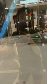 小时候真傻，总想着长大……

小时候枕头上都是口水，长大后枕头上都是泪水.
小时候微笑是一种心情，长大后微笑是一种表情.小时候我们词不达意，长大后我们言不由衷.小时候难过了就哭一顿，可是长大后难受了只能喝一顿.小时候摔倒了看周围有人就哭～没有就起来，长大后看周围有人就起来～没有就哭.小时候打着打着就和好了，长大后和和气气的就绝交了.小时候幸福是一件很简单的事，长大后简单是一件很幸福的事.配图