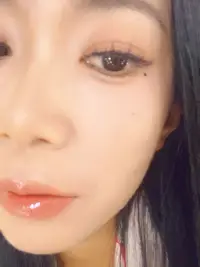 在疲惫的生活里
有钱人的解药是爱情
穷人的解药是金钱
有钱人都在云里雾里
穷人都在风里雨里
生活和生存的区别就是
生活是人控制钱
生存是钱控制人配图