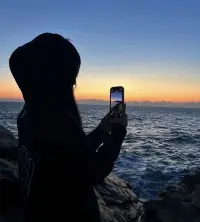 一个女人最骄傲的能力是什么？不是长得多漂亮，多有钱，嫁得有多好，而是千锤百炼之后的温柔、大气，经历磨难之后的淡定、优雅，稳定的情绪，出众的气质、独立的人格，觉醒的灵魂，和那个谁都抢不走的生存能力。