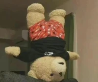 往外張望的人在做夢，向內(nèi)審視的人才是清醒的配圖
