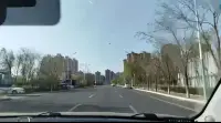 如果你現(xiàn)在面對痛苦的方式，
和三歲的時(shí)候一樣，那么你就無法長大。
你將一輩子在自我防衛(wèi)中度過，無法信任別人，
而且各種微妙形式的報(bào)復(fù)將會成為你生活中的一部分。配圖