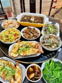 人的一生会经历太多的起伏，
不可能总是一帆风顺，
也不可能会永远风起云涌，
没有一片天空永远晴空万里，
没有一个人的心灵永远一尘不染。配图