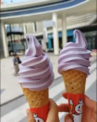 什么是婚姻？
婚姻婚姻就是得到了一个惊喜之后，好好珍惜她（他）不要左顾右盼。配图