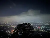 左手在比划自由飞翔，右手却攥着衣角……这种拉扯感本身
可能就是成熟的入场券吧配图